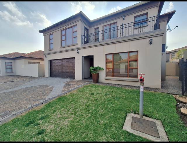 3 BEDROOM HOUSE FOR SALE IN VANDERBIJLPARK SE 8